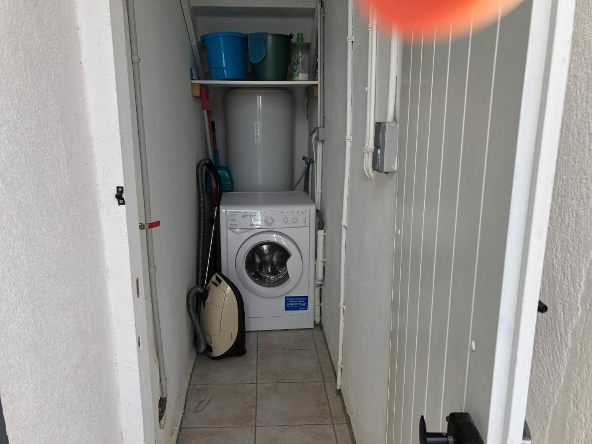 Aux 3 Domaines T2 Avec Terrasse Apartment Hyères Екстериор снимка