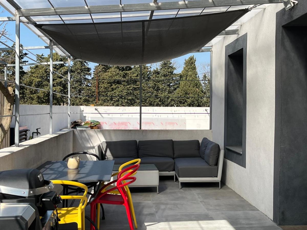 Aux 3 Domaines T2 Avec Terrasse Apartment Hyères Екстериор снимка