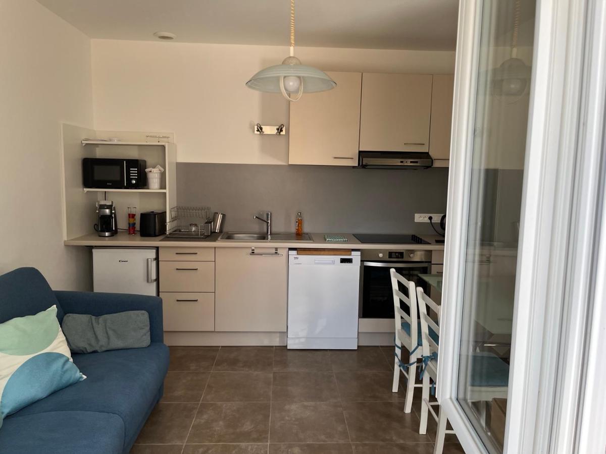Aux 3 Domaines T2 Avec Terrasse Apartment Hyères Екстериор снимка