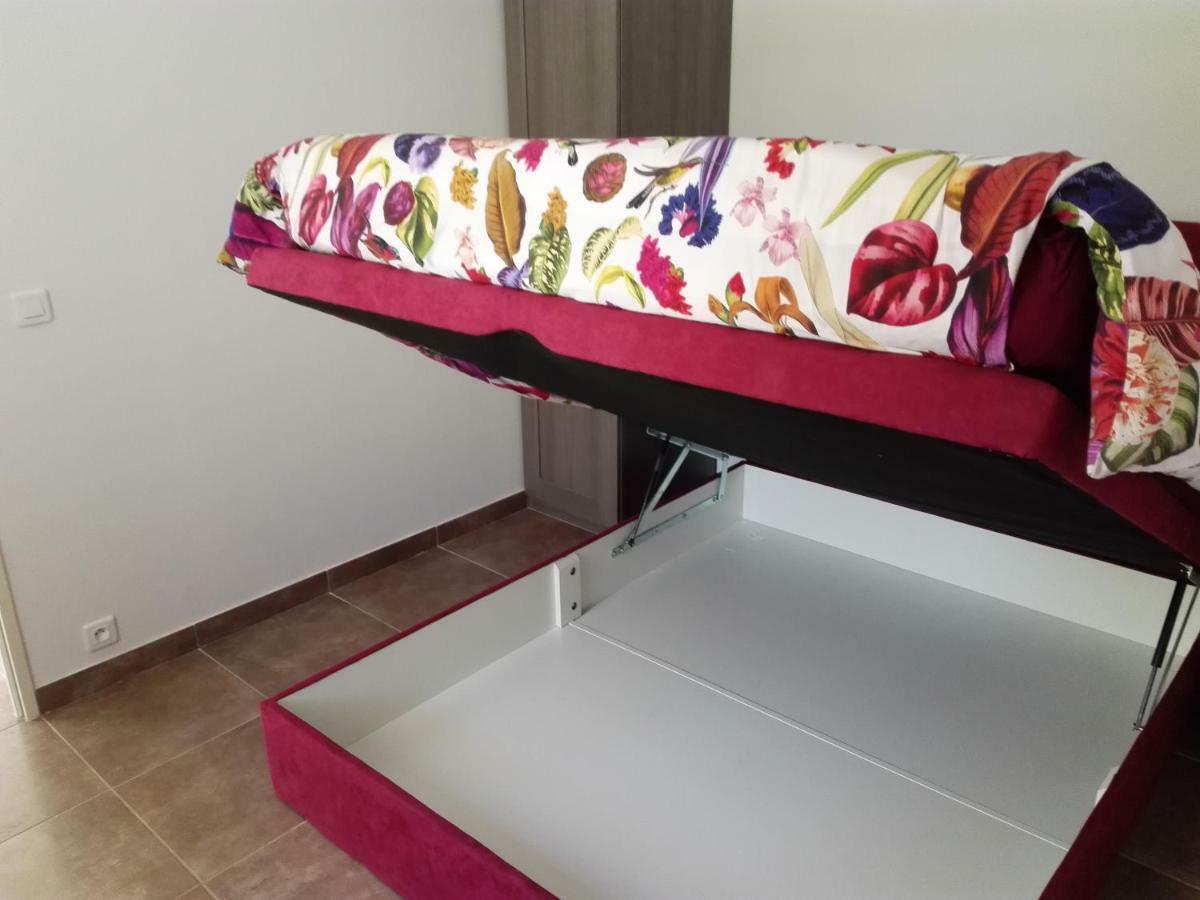 Aux 3 Domaines T2 Avec Terrasse Apartment Hyères Екстериор снимка