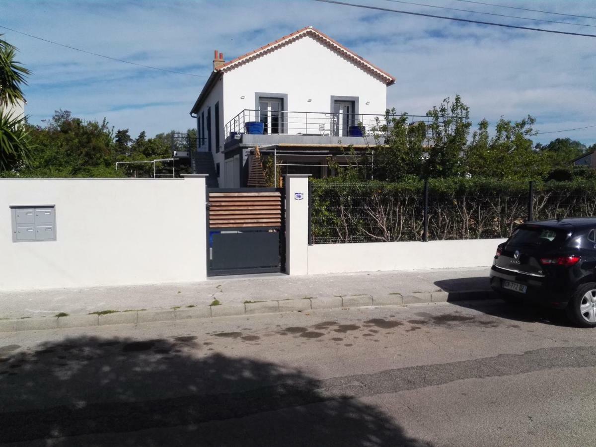 Aux 3 Domaines T2 Avec Terrasse Apartment Hyères Екстериор снимка